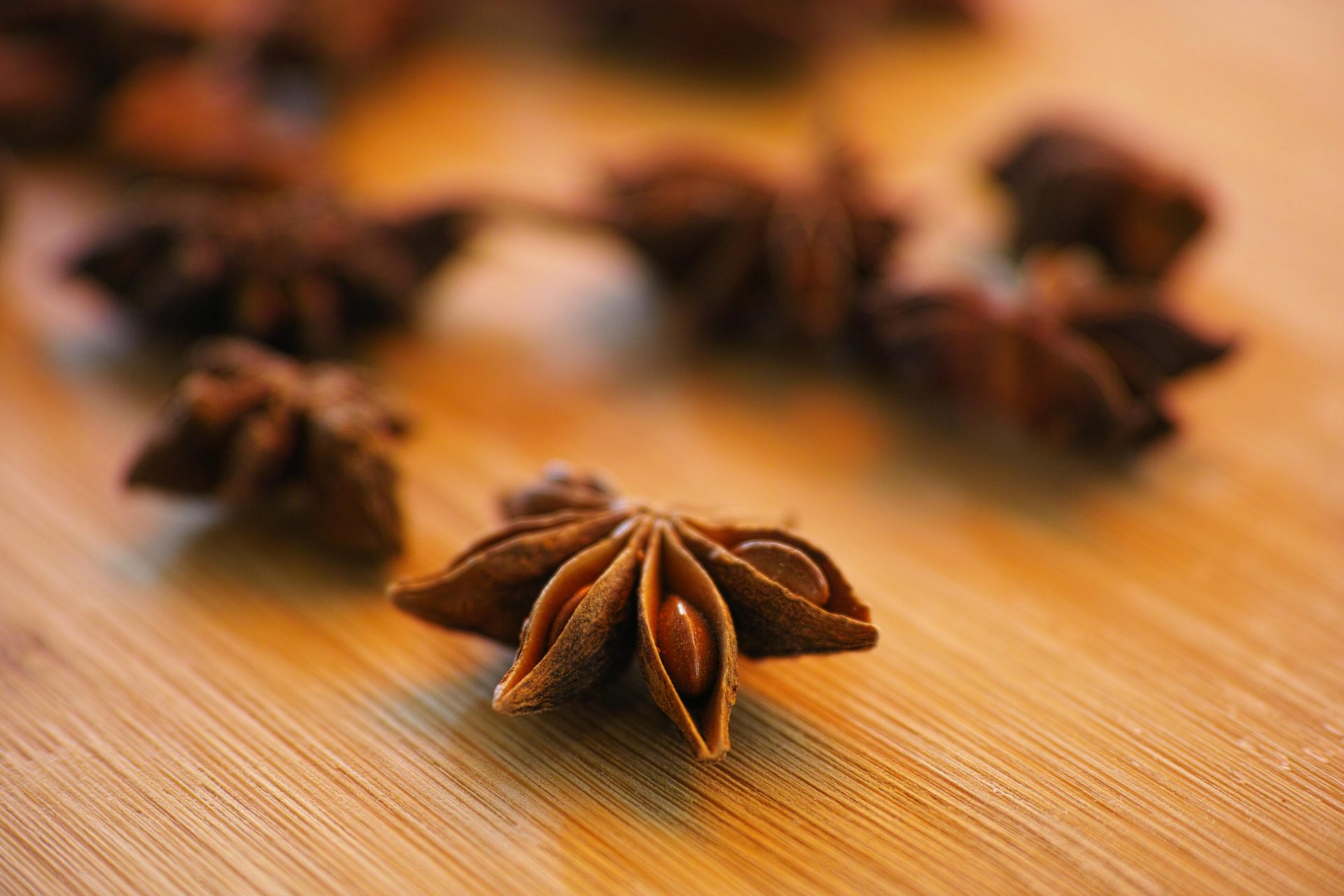 Do you know the differences between star anise and aniseed?